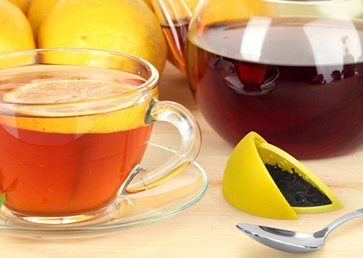 a slice of lemon infuser that comes apart to hold loose tea leaves