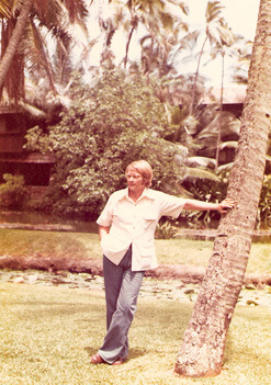 dad leaning on a palm tree